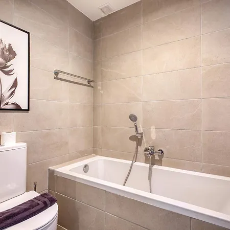 Luxury&spacious 2 Bedroom Tnik1-1